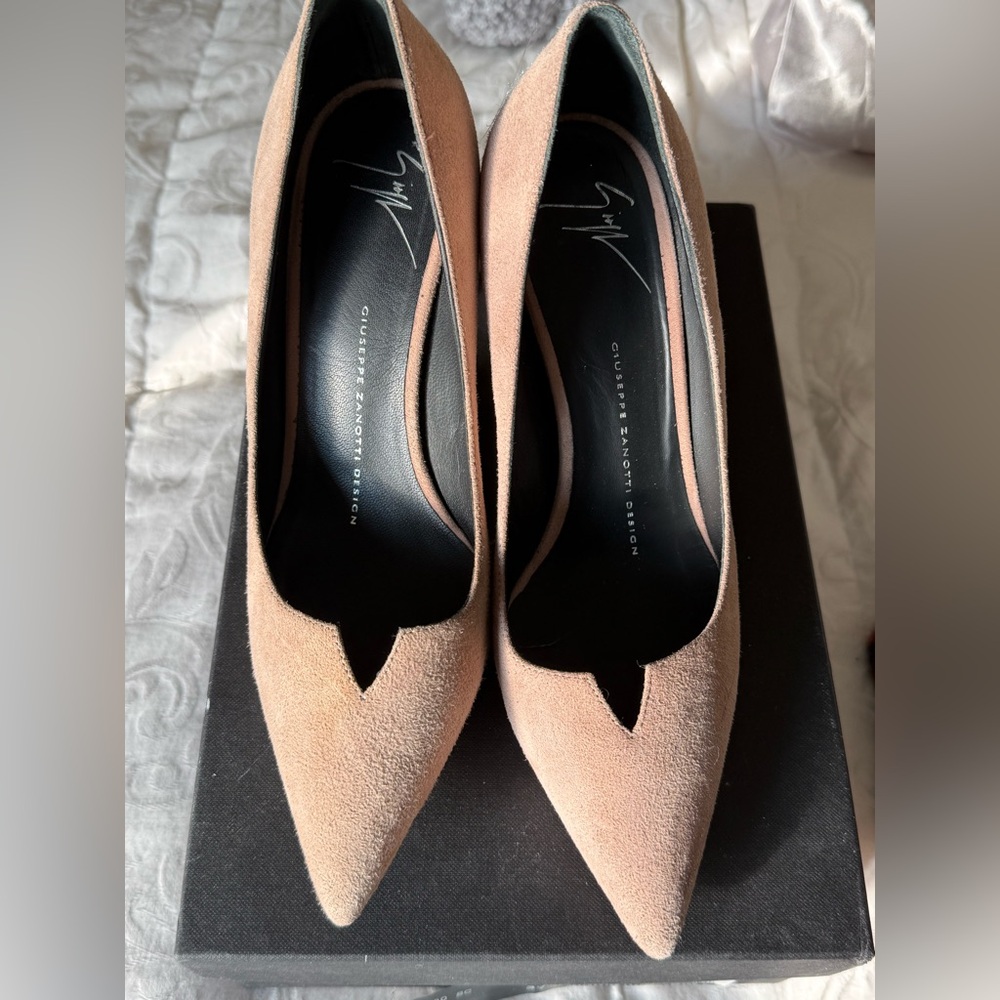 Giuseppe Zanotti Suede Pumps